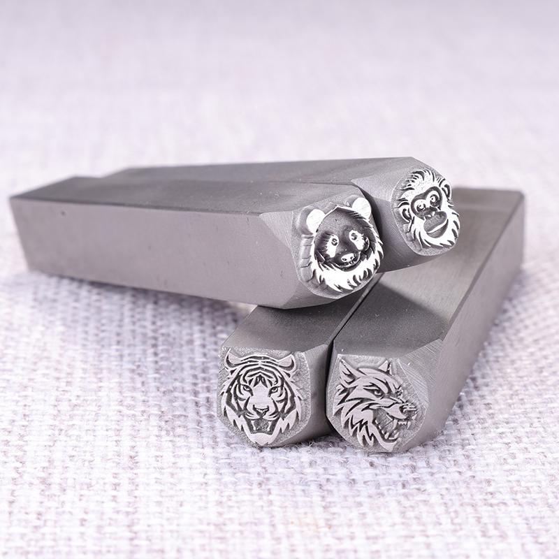 قالب نقش فولاذي على شكل رأس حي - مراجعة Wolf Jewelry & Watches Tampa وسعره